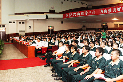 作為推動(dòng)企業(yè)加快發(fā)展三大平臺(tái)之一的人力資源管理提升工作，將是當(dāng)前和今后一段時(shí)期山推股份人力資源管理的首要任務(wù)。