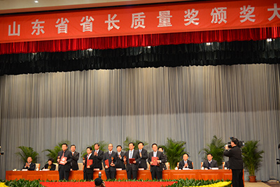 1月11日，山東省第三屆省長質(zhì)量獎(jiǎng)表彰大會(huì)在山東省政府禮堂召開。