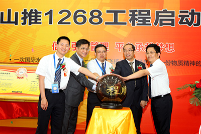 2011年山推信息化建設(shè)有三件大事：ERP、PDM、呼叫中心，其中ERP為核心，PDM是基礎(chǔ)，呼叫中心為方式之一。